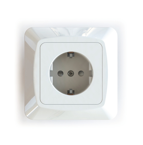 Flush-type wall socket outlet for fixed installation